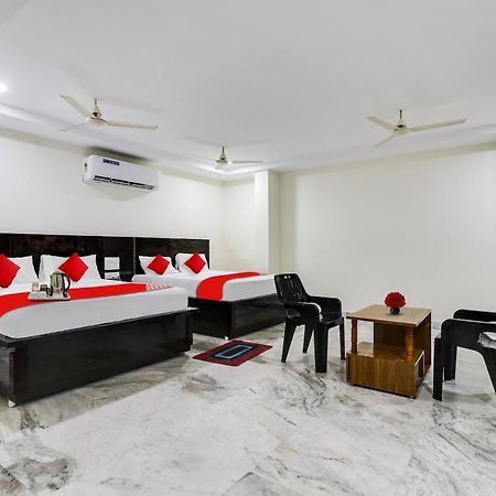 Отель Oyo Dharani Grand Khammam Экстерьер фото