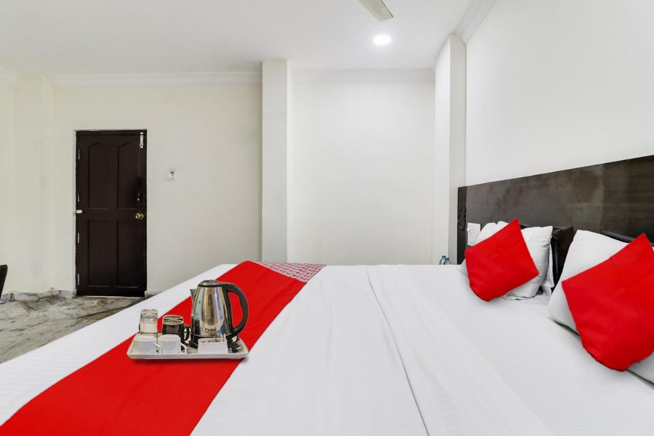 Отель Oyo Dharani Grand Khammam Экстерьер фото