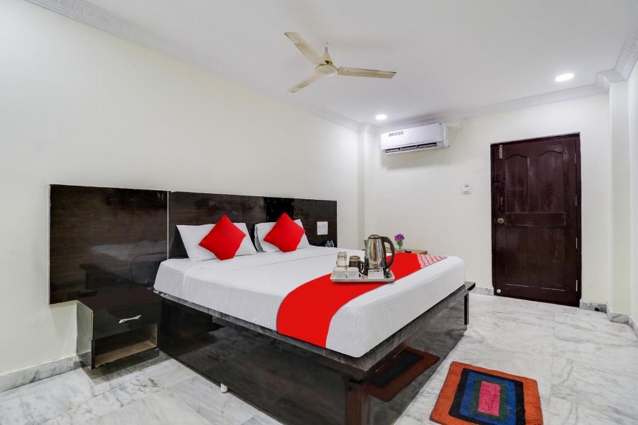 Отель Oyo Dharani Grand Khammam Экстерьер фото