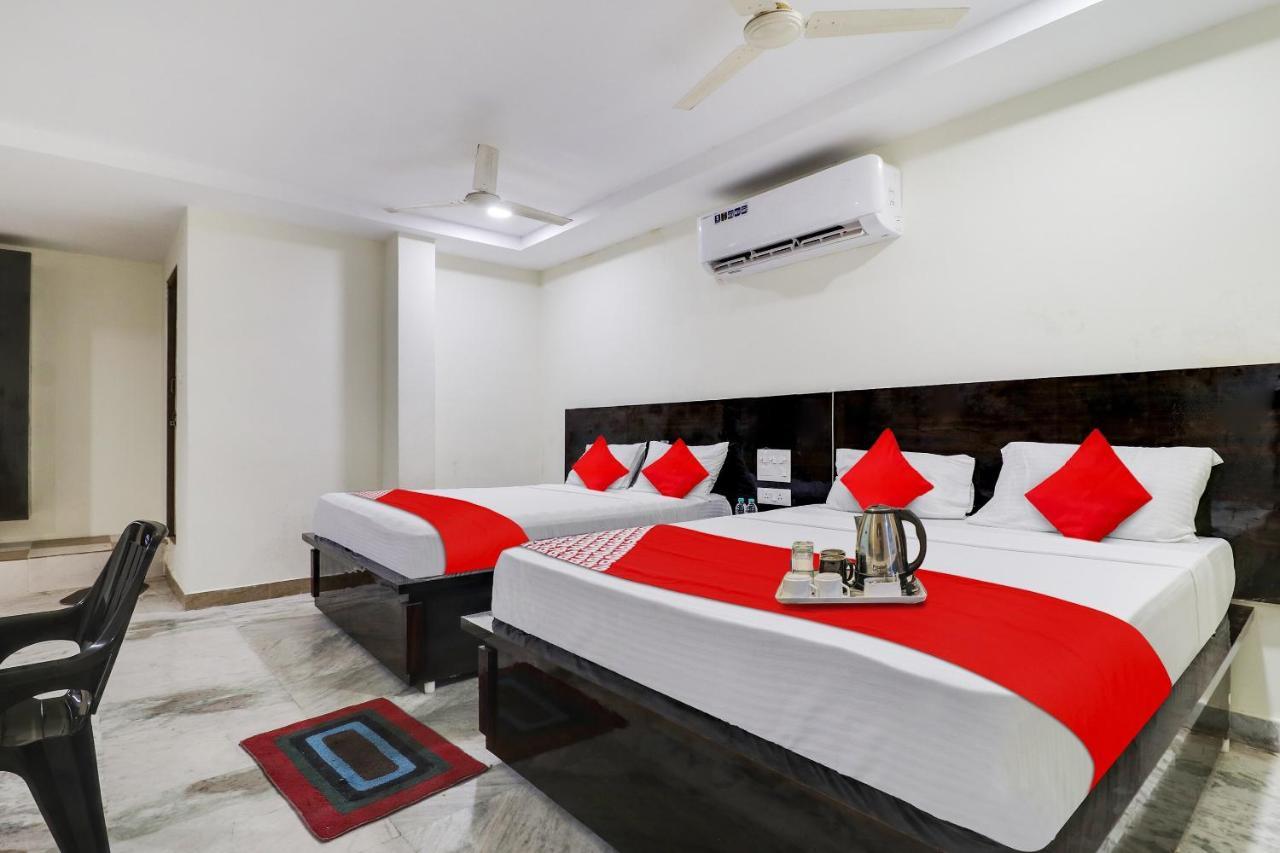 Отель Oyo Dharani Grand Khammam Экстерьер фото