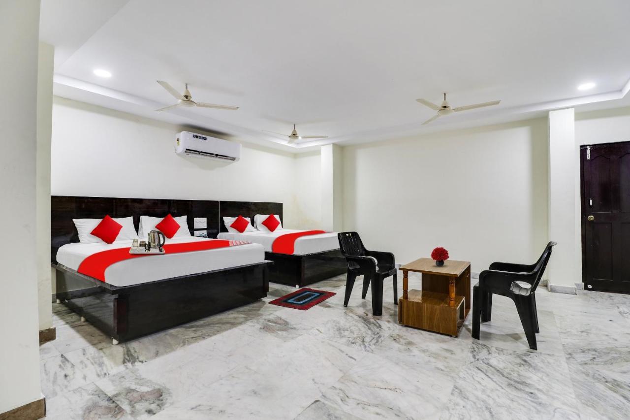 Отель Oyo Dharani Grand Khammam Экстерьер фото