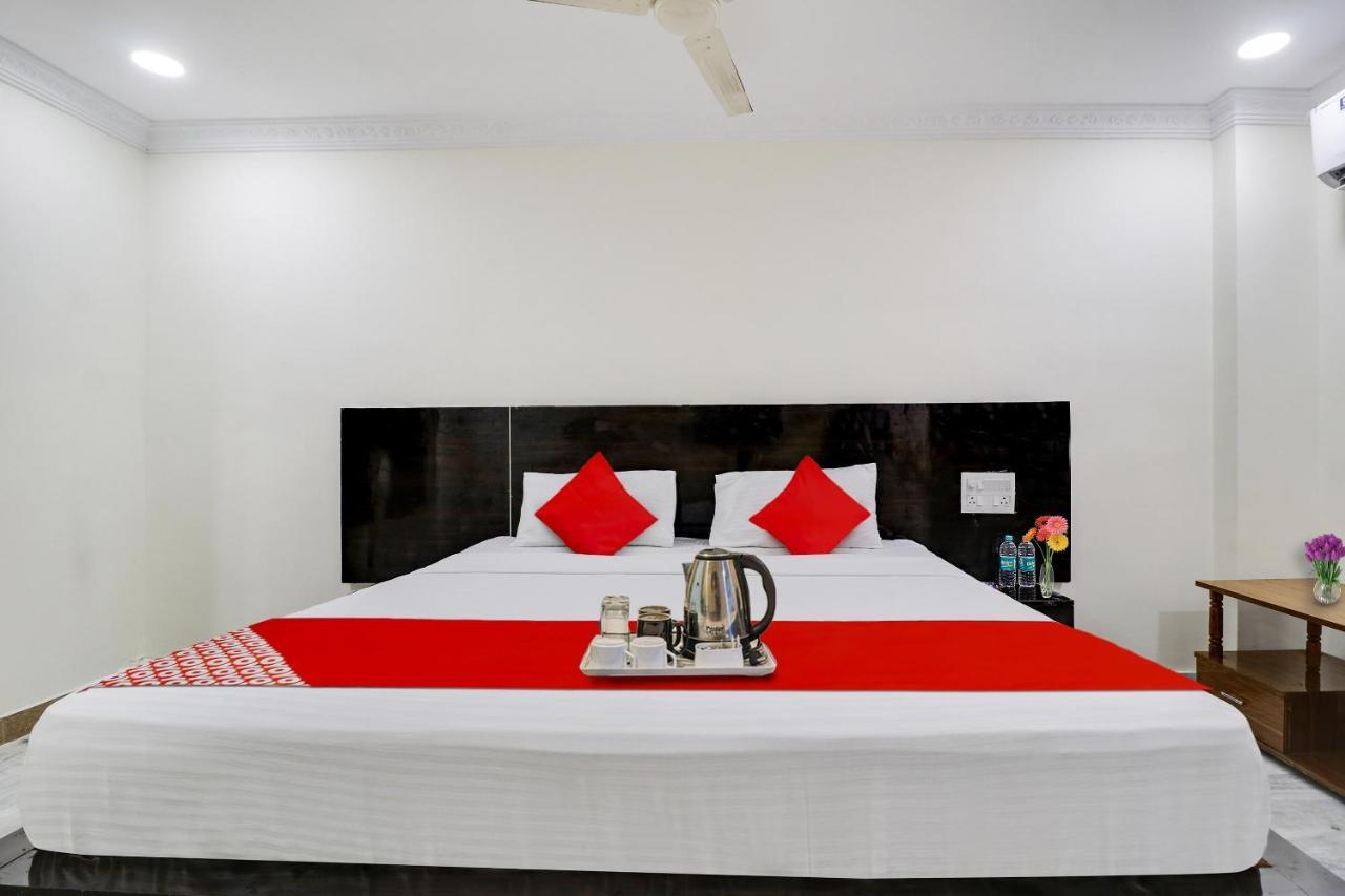 Отель Oyo Dharani Grand Khammam Экстерьер фото