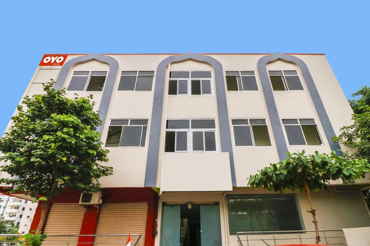 Отель Oyo Dharani Grand Khammam Экстерьер фото
