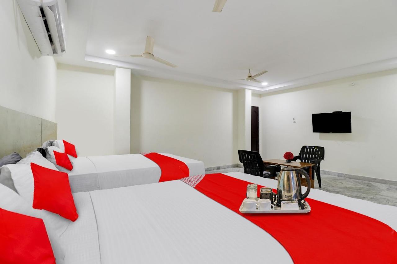 Отель Oyo Dharani Grand Khammam Экстерьер фото