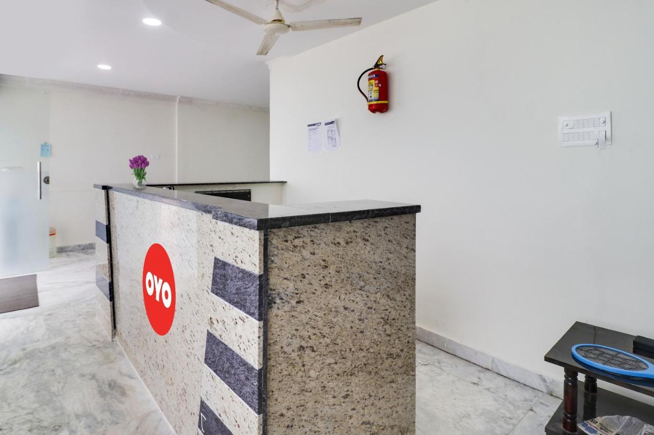 Отель Oyo Dharani Grand Khammam Экстерьер фото